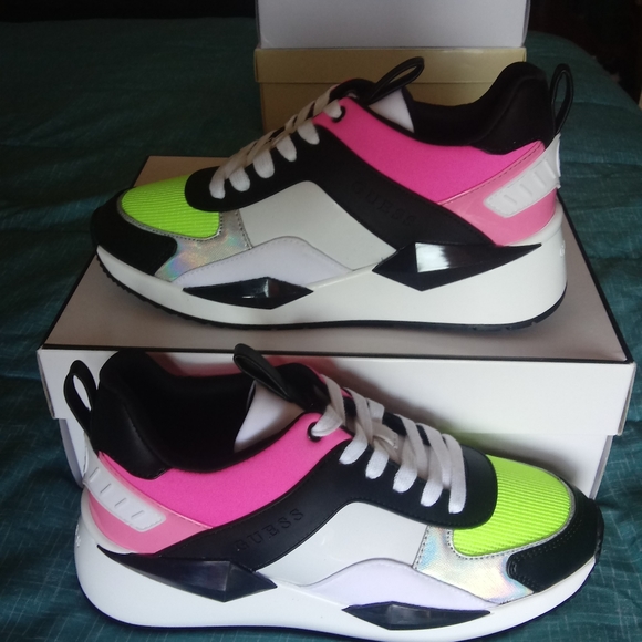 guess typical sneakers